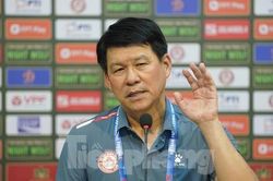 HLV Vũ Tiến Thành: 'Chúng tôi còn 11 trận nữa'