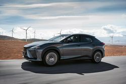 Lexus RZ chạy điện chốt giá tại Mỹ, đắt đỏ nếu về Việt Nam