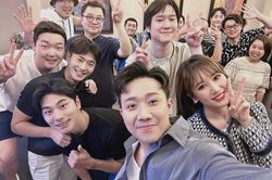 Trấn Thành 'bỗng dưng trúng số', đứng chung khung hình với Go Kyung-pyo