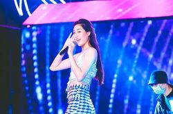 Xôn xao hình ảnh Hoa hậu Khánh Vân biểu diễn trên sân khấu, sẽ trở thành 'Người đẹp đi hát' tiếp theo?