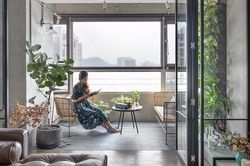 Căn hộ mang phong cách Retro với những điểm nhấn nghệ thuật từ cây xanh