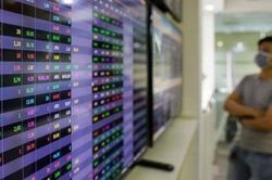 Cổ phiếu ngân hàng, thép bùng nổ, VN-Index tăng hơn 6 điểm