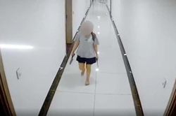 Vụ cầm dao dọa hàng xóm chung cư: Người phụ nữ được đưa đi bệnh viện tâm thần