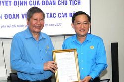 Trao quyết định công nhận chức danh Phó Chủ tịch LĐLĐ TPHCM
