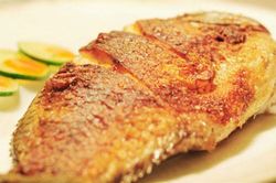 Rán cá đừng vội thả ngay vào chảo: Làm thêm bước này cá không dính chảo, giòn tan không lo vỡ nát
