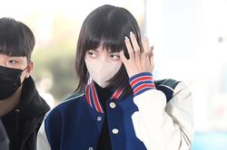 Xuất hiện với mái tóc lởm chởm, Lisa (Blackpink) bị nghi tiếp tục tự cắt tóc mái
