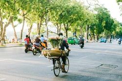 Cuối tuần trời hửng nắng, nồm ẩm giảm dần