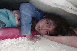Tổng giám đốc WHO cảm phục bé gái Syria che chắn cho em trai 36 giờ