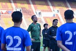 2 năm sau cuộc chia tay, HLV Polking bay cao cùng Thái Lan, TP.HCM chìm sâu khủng hoảng