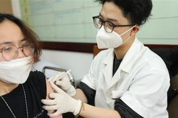 Ngày 10/2: Ca mắc Covid-19 mới giảm, bệnh nhân nặng tăng nhẹ