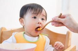 3 cách giúp bé ăn dặm dễ dàng