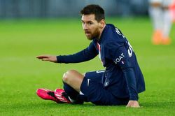 Lionel Messi chấn thương, nghỉ trận gặp Bayern Munich