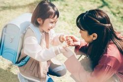 Trẻ có 3 dấu hiệu này chứng tỏ cha mẹ đang nuôi dạy đúng hướng