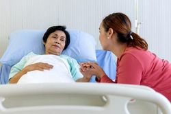 Quặn đau khi mẹ thích nằm viện hơn ở nhà