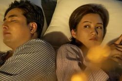 Đến thăm mẹ chồng, tôi hốt hoảng khi biết chồng mất việc cả tháng nay