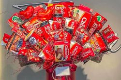 Những bó hoa Valentine siêu độc lạ: Không chỉ ăn được mà còn tiêu được