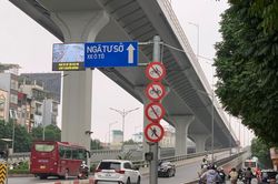 Hà Nội thí điểm lắp đặt biển báo thông minh tại cầu vượt, đường vành đai để giảm ùn tắc