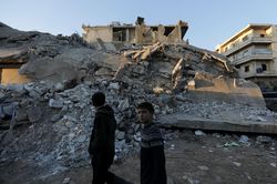 Mỹ tạm nới trừng phạt với Syria sau động đất