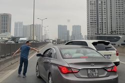 Tài xế Porsche chặn đầu, nhổ nước bọt vào xe Hyundai ở Hà Nội