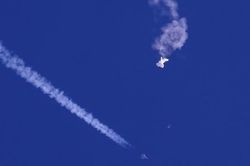 Mỹ bắn rơi UFO to bằng xe ô tô ở Alaska