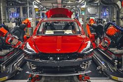 Tesla sắp sản xuất ô tô điện giá chỉ 25.000 USD?