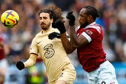 Cucurella, Mount chọc giận CĐV Chelsea