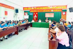 Tổ chức lớp hướng nghiệp dạy cắm hoa, nghề bếp cho cán bộ, hội viên, phụ nữ