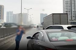 Sẽ triệu tập tài xế xe Porsche Cayenne chặn đầu, nhổ nước bọt vào xe khác