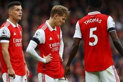 Arsenal run rẩy chờ Man City trong trận 'chung kết' sớm
