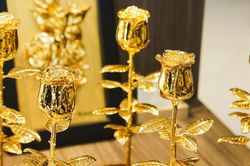 Hoa hồng mạ vàng - món quà 'khuấy đảo' thị trường quà tặng Valentine 2023