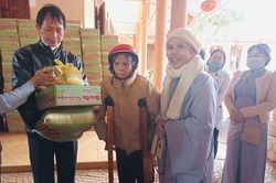 Chùa Phước Sơn tặng 300 phần quà cho các hộ nghèo ở Chư Pãh