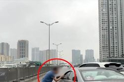 Cảnh sát xác minh clip tài xế Porsche chèn ép, nhổ nước bọt vào trong xe khác
