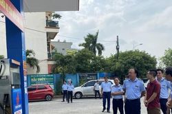 Doanh nghiệp xăng dầu ồ ạt 'xả' hàng, tăng chiết khấu trước giờ điều chỉnh giá