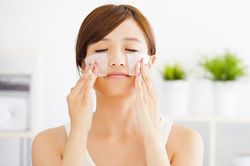 Bí quyết giúp da căng bóng bất chấp thời tiết giao mùa