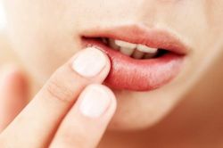 Cách đánh son để không bị khô môi