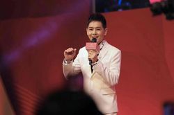 Lâm Chí Dĩnh 'tái xuất' làng giải trí sau khi gặp tai nạn giao thông