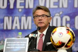 HLV Troussier từng mơ giúp tuyển Việt Nam dự World Cup bằng 100 cầu thủ