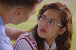 Tranh luận quanh vai chính của Mạnh Trường và Thùy Anh
