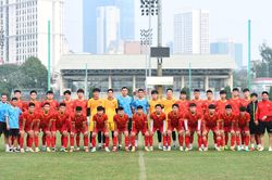 Danh sách 30 tuyển thủ U20 Việt Nam lên đường tập huấn UAE