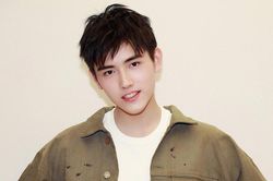 Trần Phi Vũ bị tố có hành động mờ ám với bạn diễn, Trương Tịnh Nghi và La Vân Hi ai sẽ 'lên dĩa'?