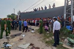 Lời kể của nhân chứng vụ xe khách tông xe container khiến 8 người tử vong