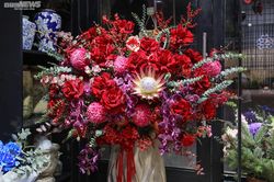 Chi 15 triệu đồng mua một bình hoa ngoại làm quà Valentine