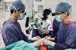 Hiếm gặp: Nối thành công toàn bộ da đầu kèm 2 tai, mí mắt cho người phụ nữ bị tai nạn lao động nghiêm trọng
