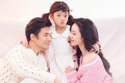 Ảnh Valentine ngọt ngào của Quỳnh Kool, Nhan Phúc Vinh và bé Happi