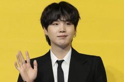 Suga BTS thông báo thực hiện world tour một mình khiến fan phấn khích