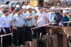 Thủ tướng chấn chỉnh khâu GPMB, đôn đốc dự án cầu Rạch Miễu 2 và khảo sát tuyến đường ven biển Bến Tre
