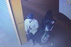 Ôm súng cướp 35 điện thoại đem giấu ở ruộng rồi ra sân bay lẩn trốn