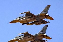 Mỹ điều F-16 ngăn chặn máy bay ném bom Nga gần Alaska