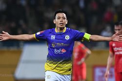 Lọt tốp cầu thủ săn bàn hàng đầu, Văn Quyết 'gừng càng già càng cay'