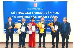 Hội Nhà văn xướng tên các tác phẩm nhận Giải thưởng Văn học 2022